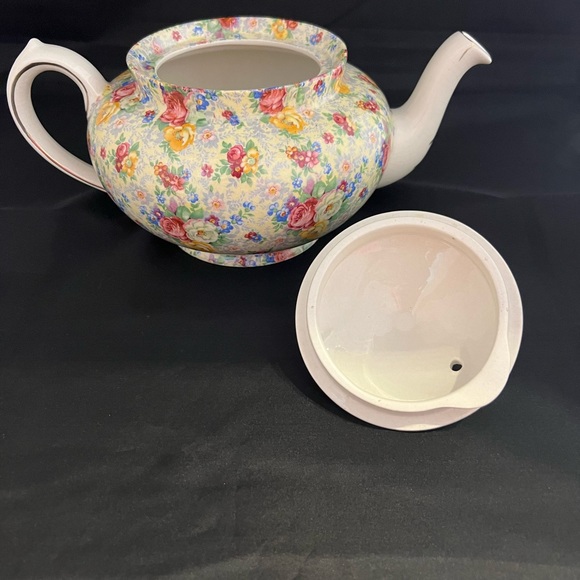 RARE FIND - VINTAGE BONE CHINA LORD NELSON CHINTZ ROSE TIME TEAPOT 
1920's - Picture 3 of 10